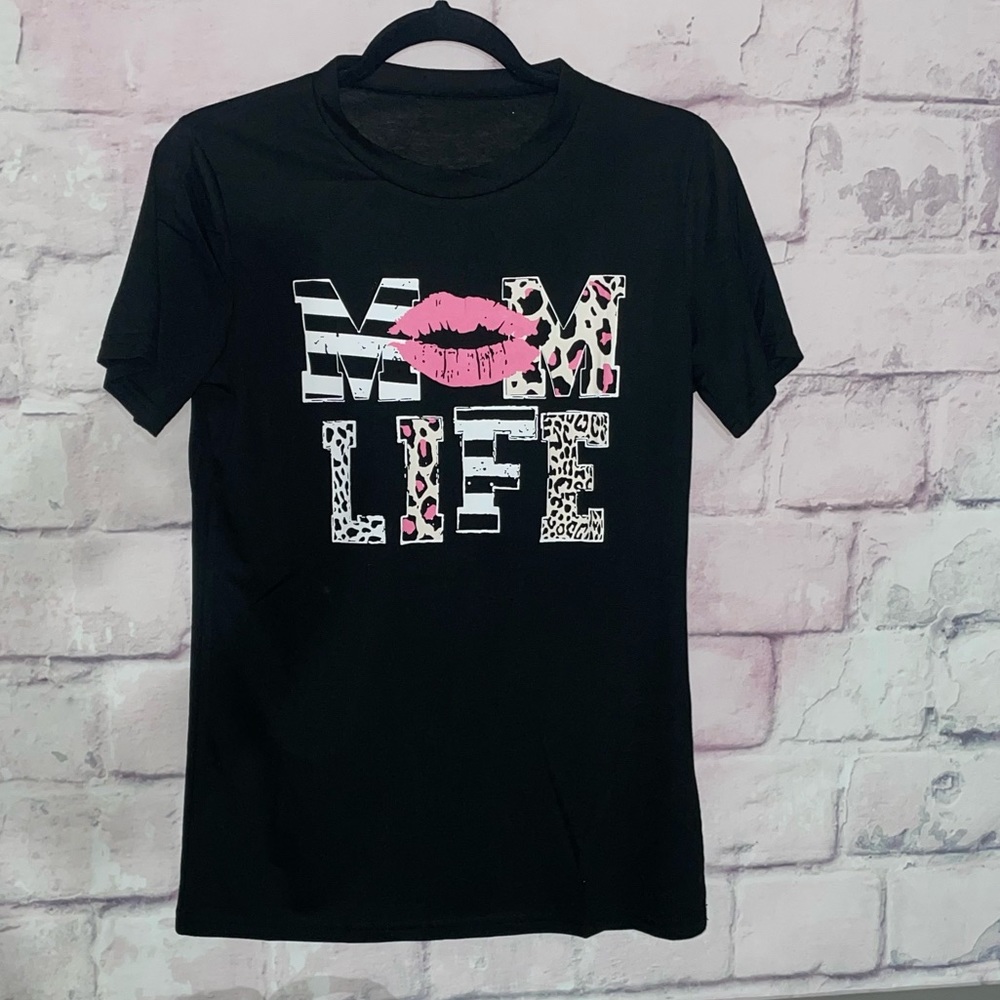 MOM LIFE Graphic Tee